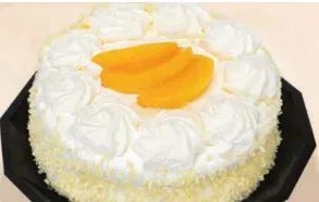 Tort śmietankowy z brzoskwinią 550 g